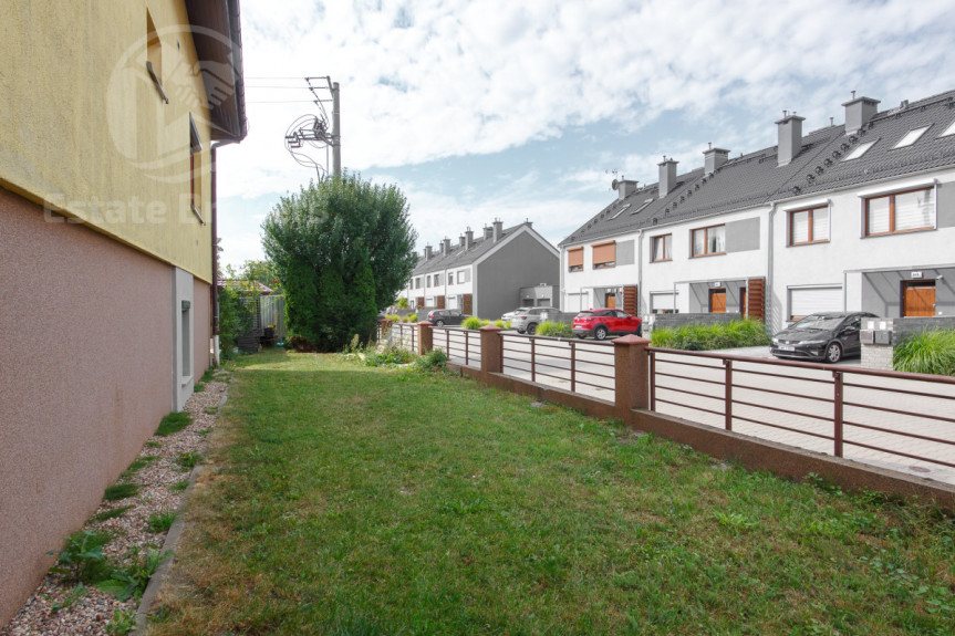 powiat wrocławski, Mirk&oacute;w, R&oacute;żana, Rodzinne mieszkanie z ogrodem i garażem