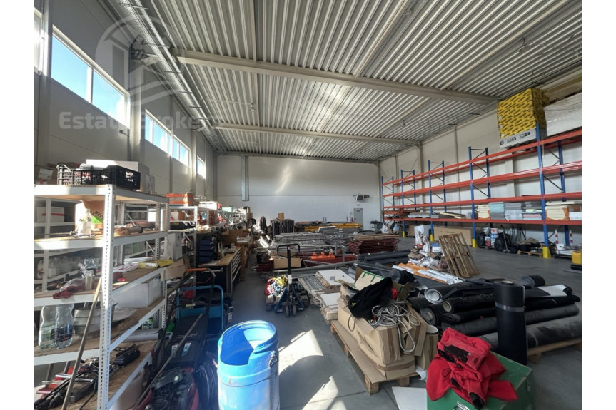 Wrocław, Psie Pole, Kwiatowa, Magazyn 600 m&sup2; z częścią biurową