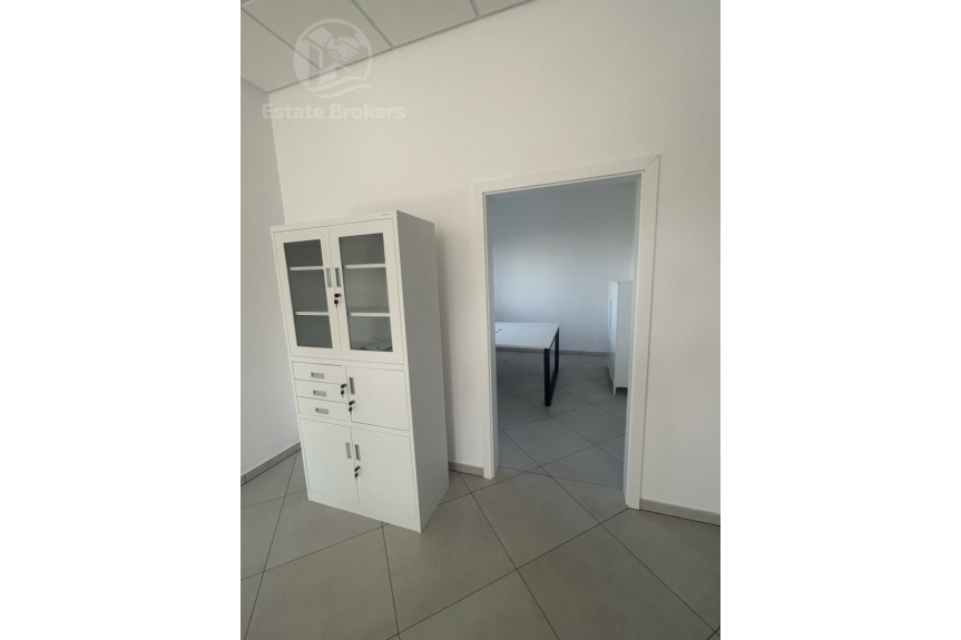 Wrocław, Psie Pole, Kwiatowa, Magazyn 600 m&sup2; z częścią biurową