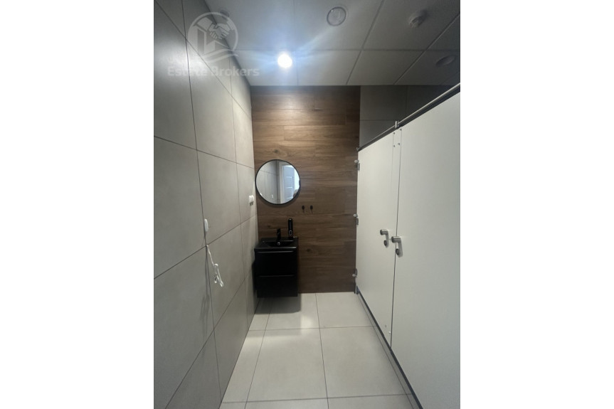 Wrocław, Psie Pole, Kwiatowa, Magazyn 600 m&sup2; z częścią biurową