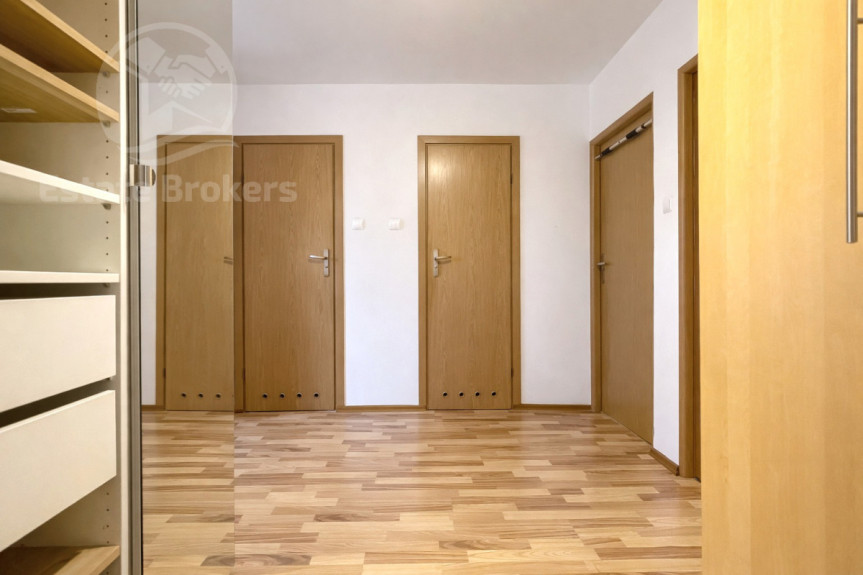 Wrocław, Krzyki, Łączności, Dwustronne mieszkanie dla rodziny z balkonem