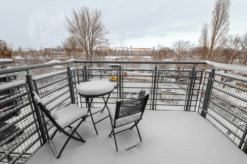 Wrocław, Przedmieście Oławskie, Na Grobli, Kawalerka w centrum z widokiem na rzekę ENG/УКР