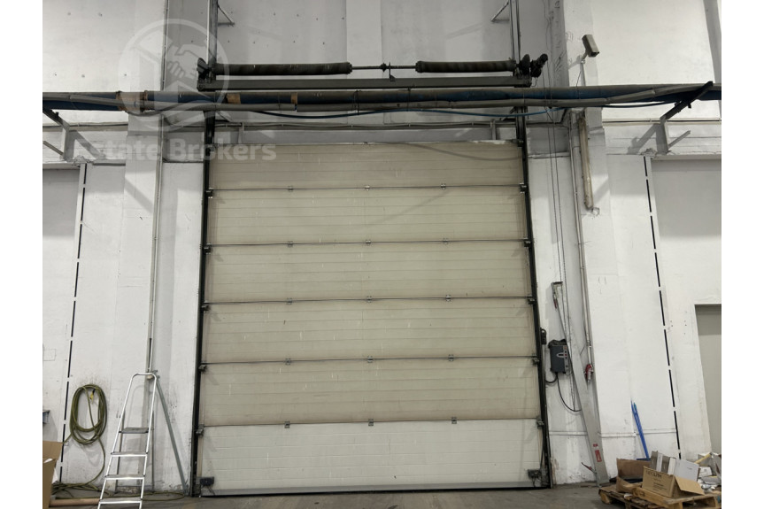 Wrocław, Tarnogaj, Opolska, Hala z suwnicą -3 duże bramy