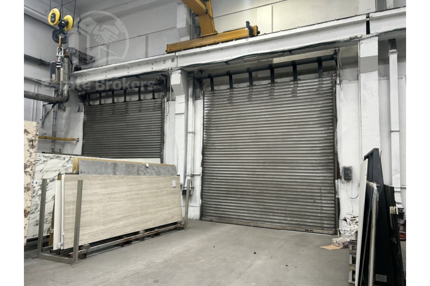 Wrocław, Tarnogaj, Opolska, Hala z suwnicą -3 duże bramy