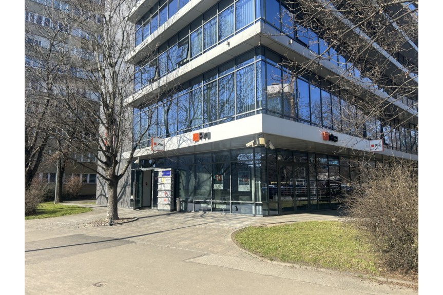 dolnośląskie, Wrocław, Fabryczna, Legnicka, Widoczny lokal z parkingiem