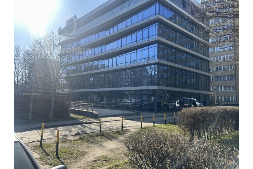 Wrocław, Fabryczna, Legnicka, Widoczny lokal z parkingiem