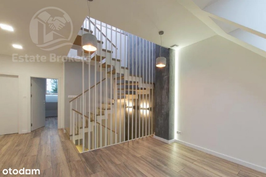 Wrocław, Krzyki, Gen. Stefana Grota-Roweckiego, Dom bliźniak 168 m&sup2; na zamkniętym osiedlu