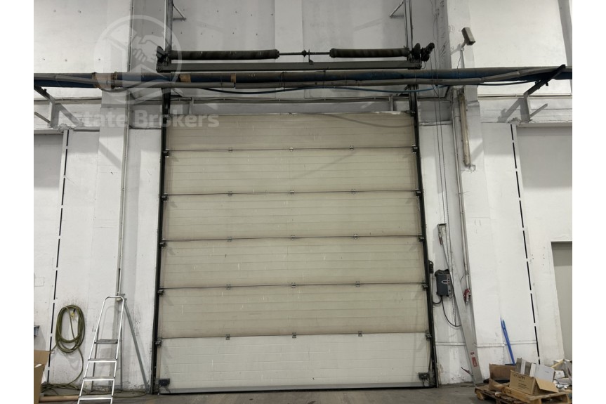 Wrocław, Tarnogaj, Opolska, Hala produkcyjna z suwnicą -3 duże bramy