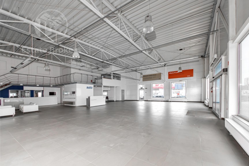 Wrocław, Wrocław-Krzyki, al. Karkonoska, Salon samochodowy/parking i warsztat
