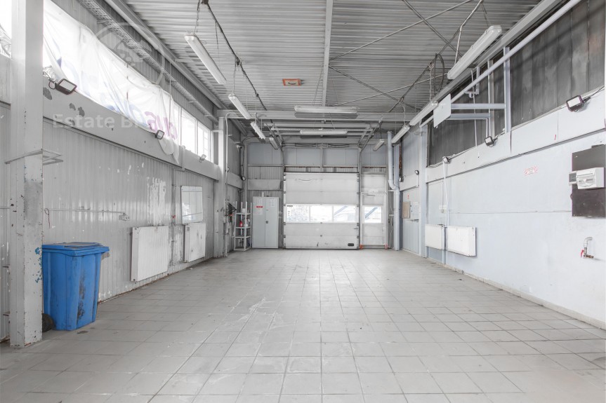 Wrocław, Wrocław-Krzyki, al. Karkonoska, Salon samochodowy/parking i warsztat