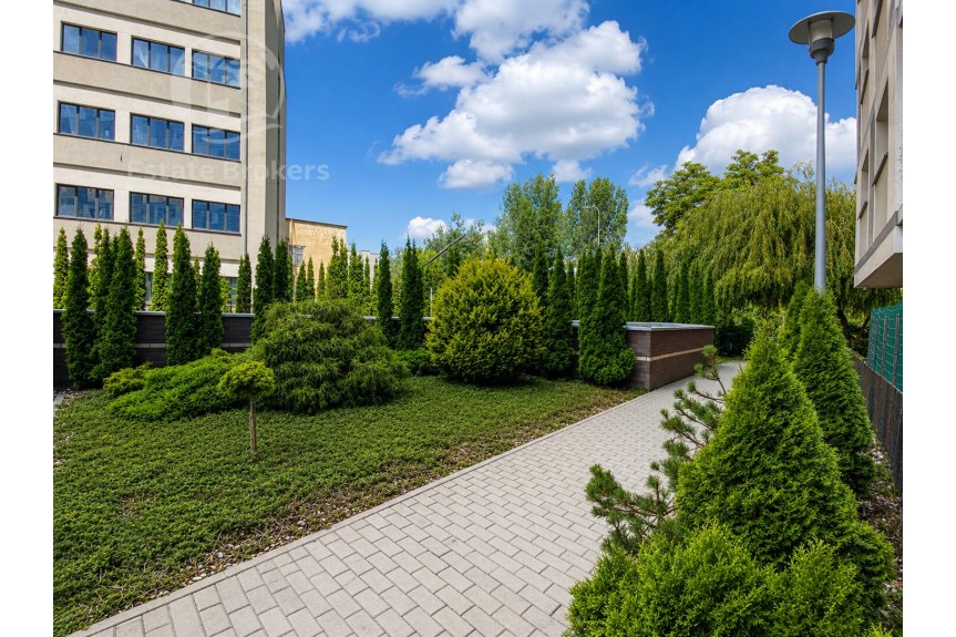 Wrocław, Krakowska, Osobna kuchnia  Balkon  Zamknięte osiedle  Garaż