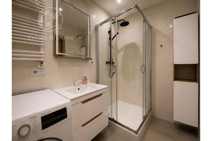 Wrocław, Jesionowa, Duży balkon  Miejsce postojowe  Recepcja  Ochrona