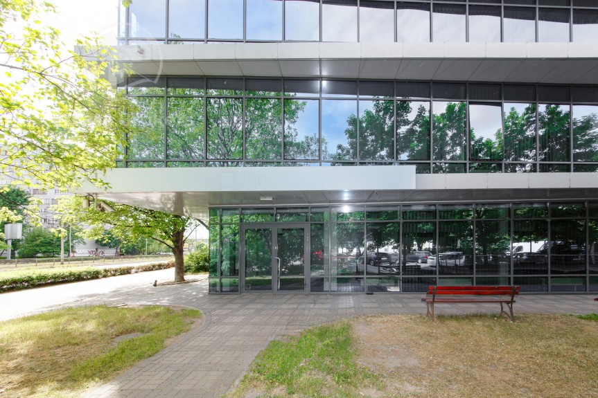 dolnośląskie, Wrocław, Wrocław-Fabryczna, Fabryczna, Legnicka, Lokal witrynowy na parterze w nowoczesnym biurowcu
