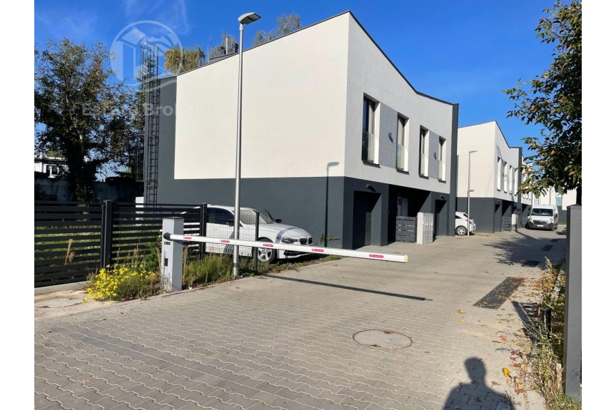 Wrocław, Wrocław-Psie Pole, Psie Pole, Prestiżowy bliźniak | 103,83 m&sup2; | 5 pokoi | Ogr&oacute;dek | Garaż w budynku