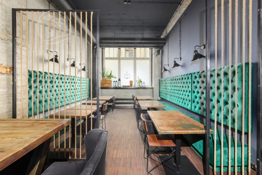 Wrocław, al. Kazimierza Wielkiego, Lokal gastronomiczny pod bar | Duży ogr&oacute;dek